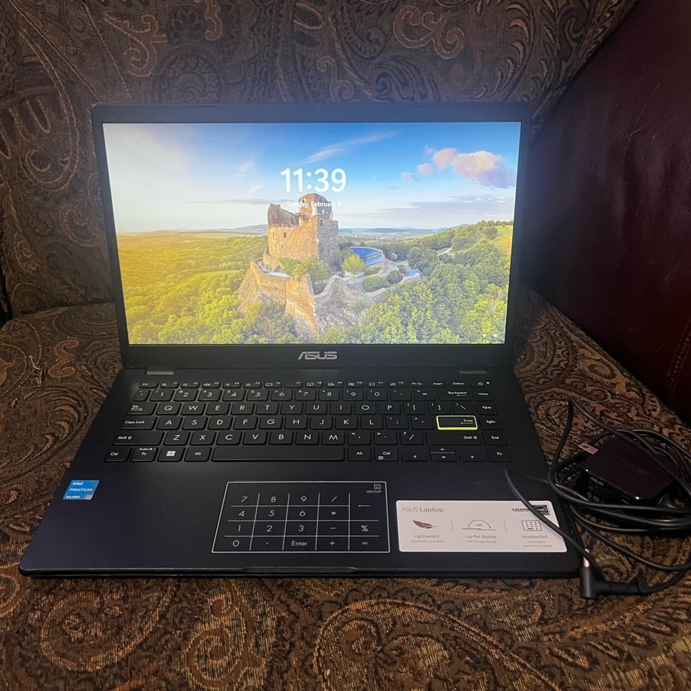 2024 Asus VivoLaptop